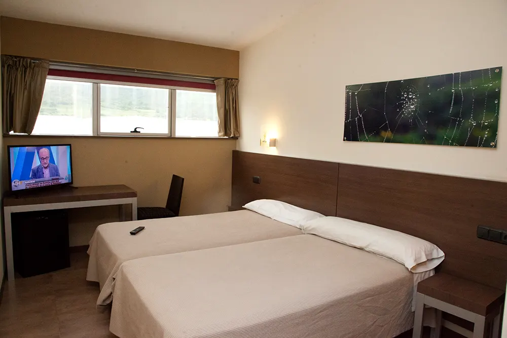 Hotel Hizelai en Alsasua habitación doble A con tv