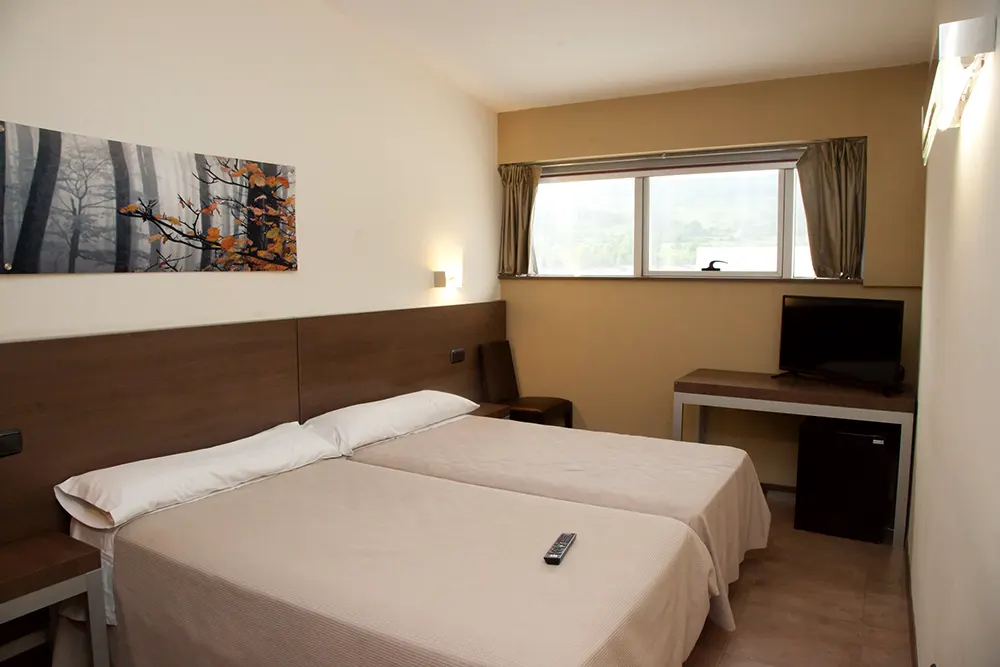 Hotel Hizelai en Alsasua habitación doble B habitación con tv