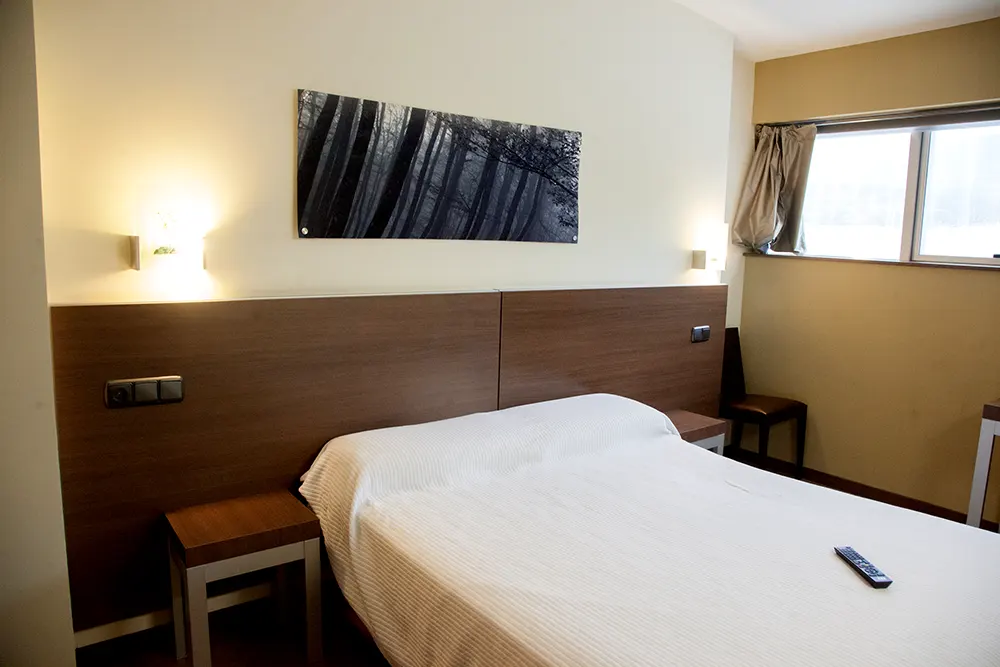Hotel Hizelai en Alsasua habitación matrimonio cama