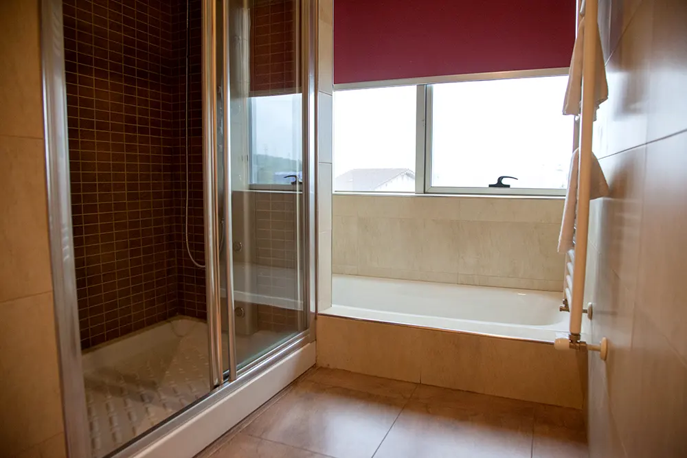 Hotel Hizelai en Alsasua suite 2 bañera hidromasaje