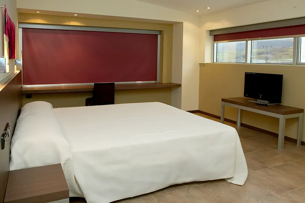 Hotel Hizelai en Alsasua suite 2 con tv